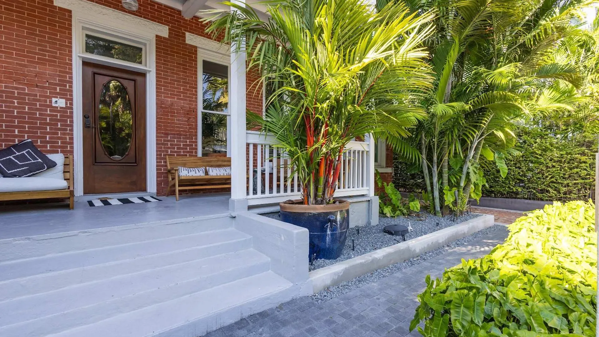 Inn Yellow Room At Grand Maloney Key West